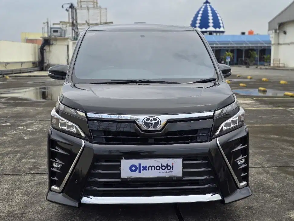 TERMURAH Toyota Voxy 2.0 Bensin-AT 2018 BZT