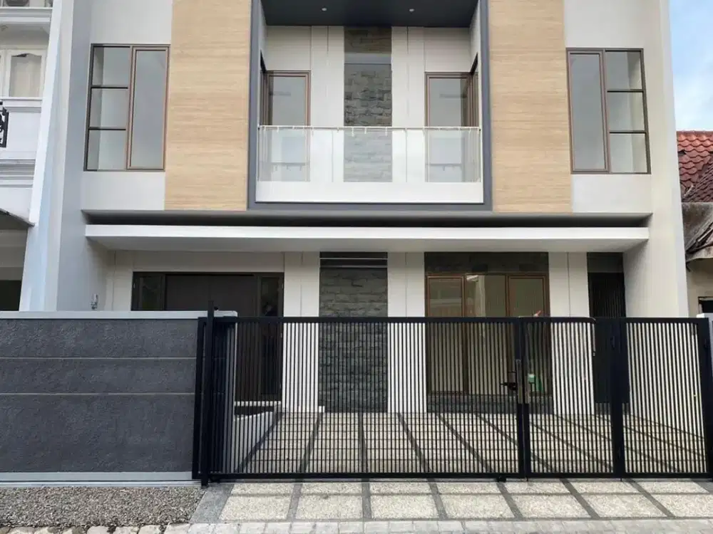 Rumah Langka, Dekat Gwalk di Citraland Utama, Surabaya