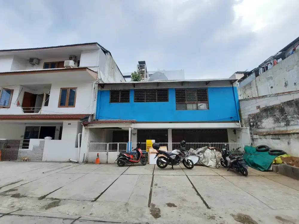 Dijual Rumah Tua di Hayam Wuruk Holland bakery, 100m ke halte TJ Sawah Besar