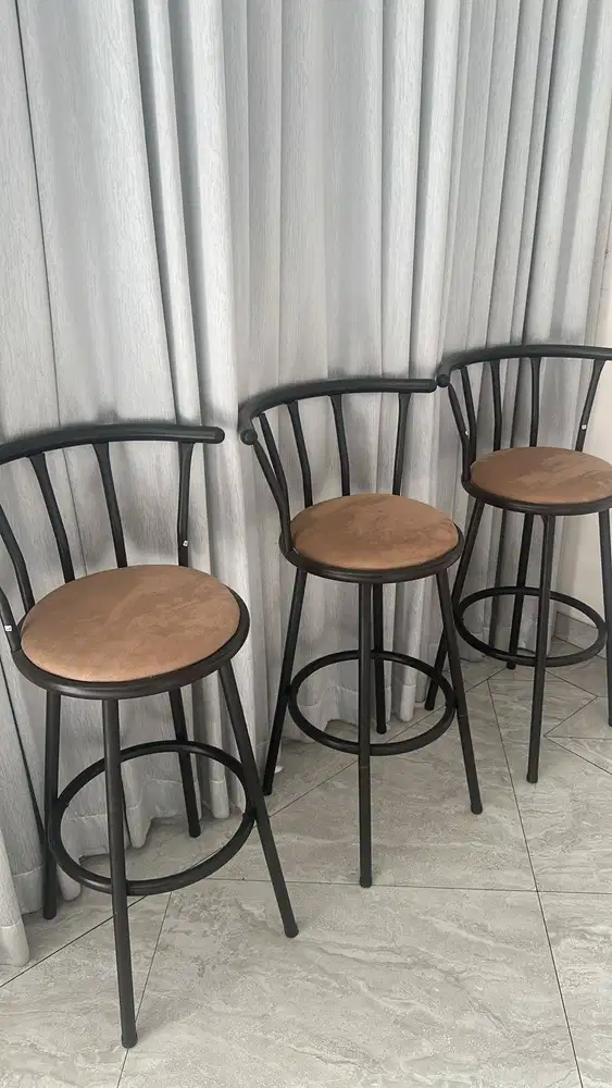 Bangku cafe tinggi 3 unit seperti baru beli di informa