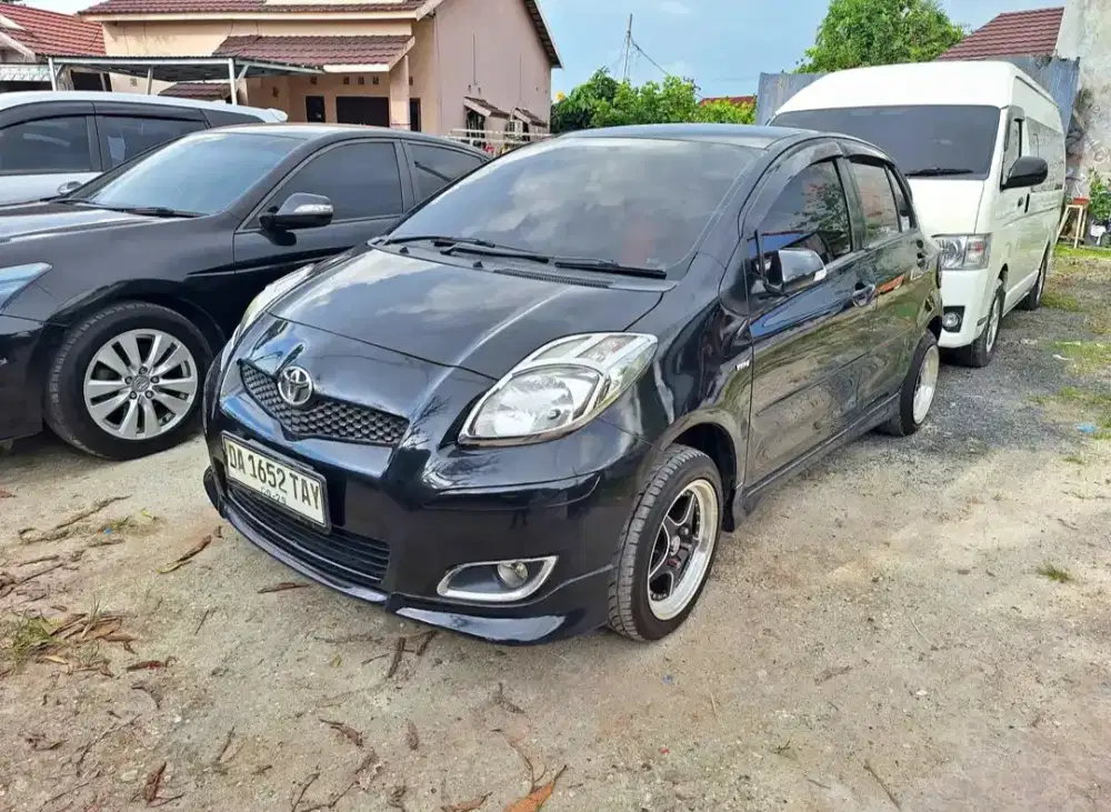 Toyota Yaris 2011 S Metic