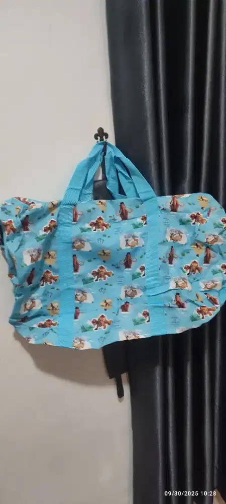 Garage sale travel bag ice age original genting