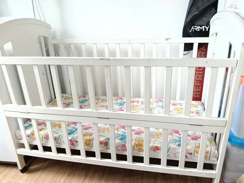 Tempat tidur bayi bahan kayu solid+ kasur busa