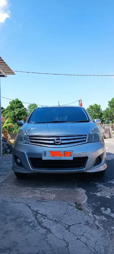 Dijual Nissan Livina Pakaian Pribadi