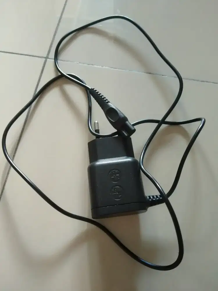 Charger senter & alat cukur rambut