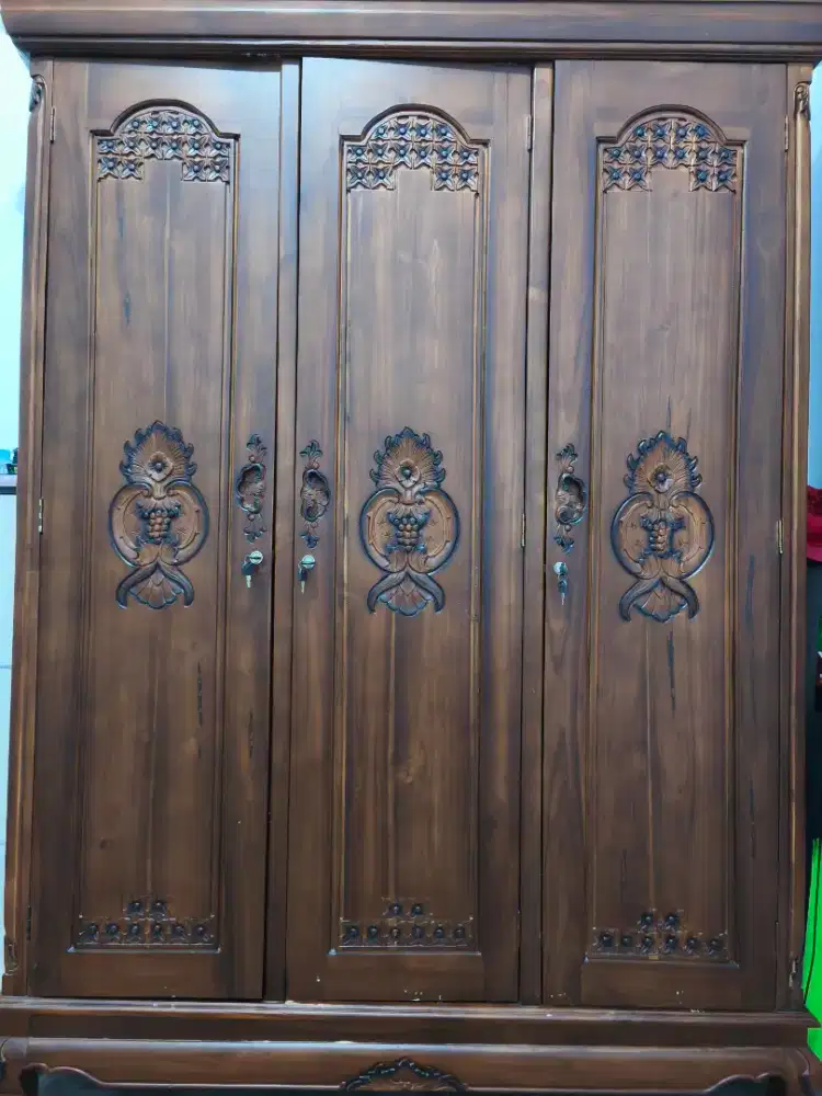 Lemari Baju Jati 3 pintu