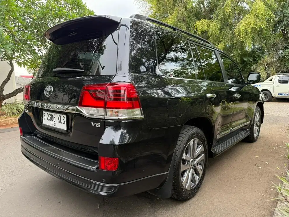 Toyota Land Cruiser VXR200 2019