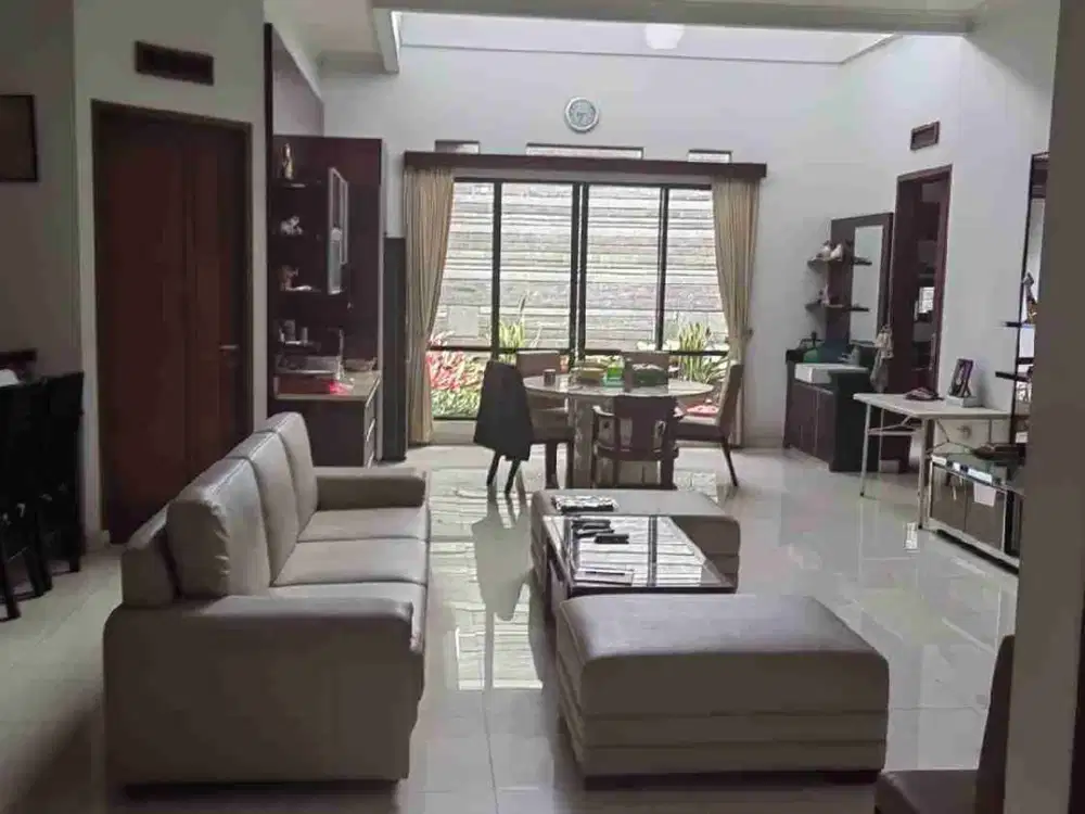 Rumah Lux 2 lantai di Komplek Taman Kopo Indah 3, SHM dekat Tol Margaasih