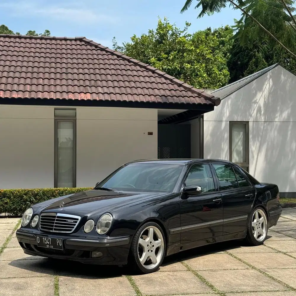 Mercedes benz W210 E240 2002 black beige