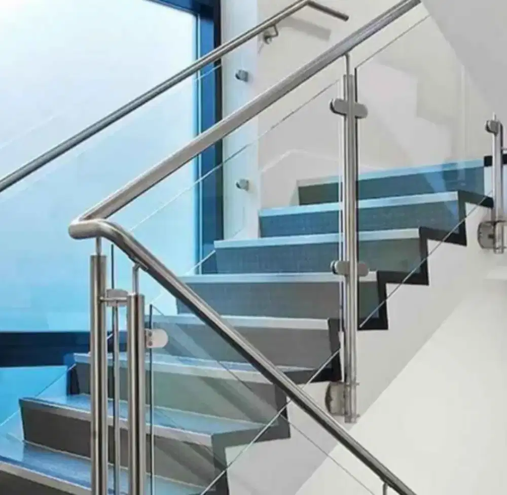 Reling tangga stanlis kaca