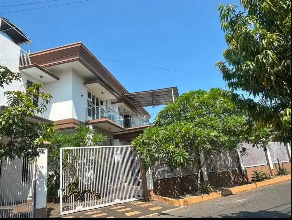 Rumah Cantik Nginden Intan Surabaya