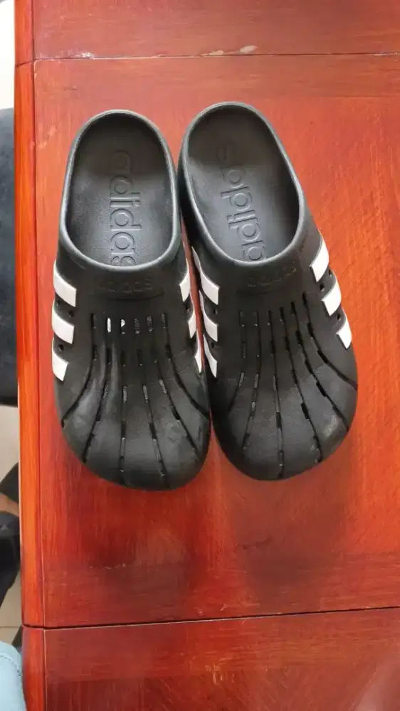 Dijual Sandal Adidas Original ukuran 41