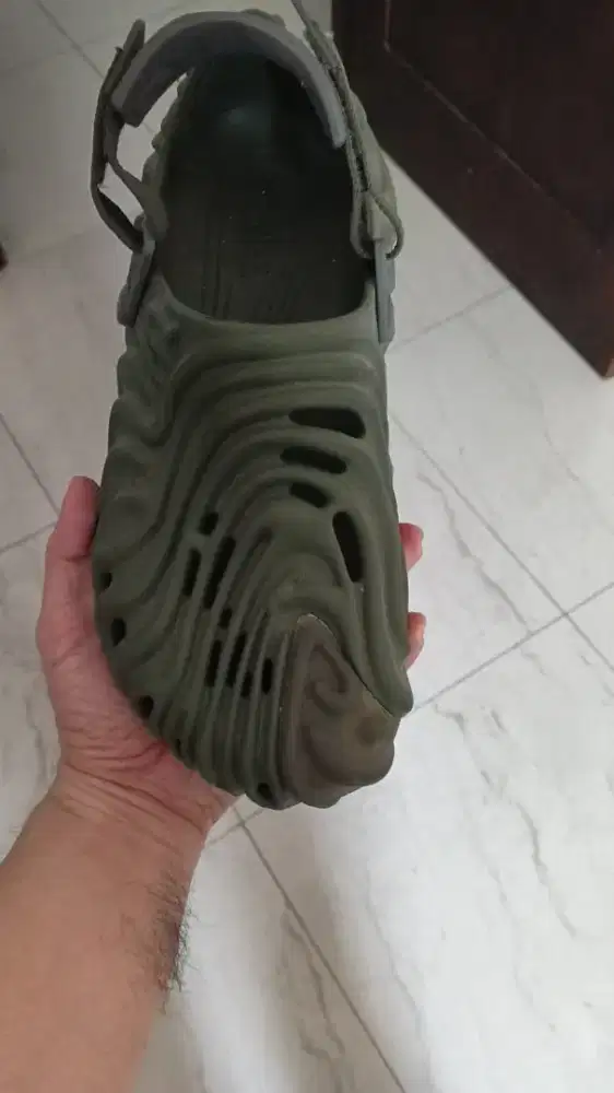 Dijual sandal crocs warna army ukuran 43