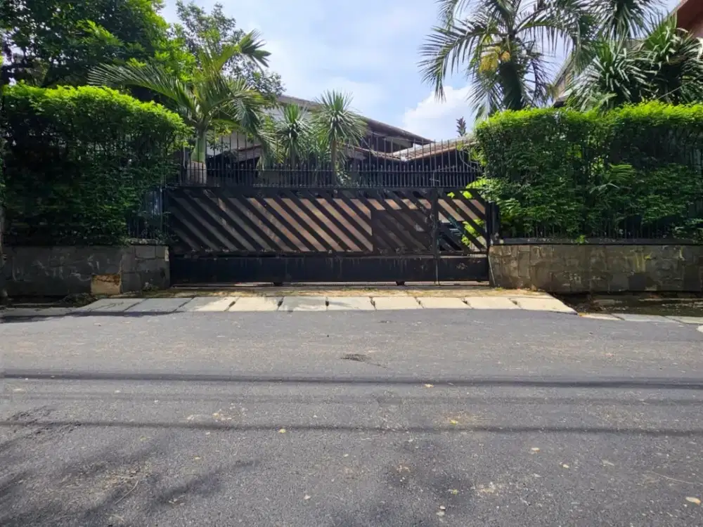Rumah Dijual Cipete Selatan - Kemang Area. Bangunan Lama, Strategis