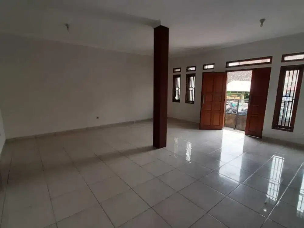 JUAL Rumah untuk usaha main road pusat kota