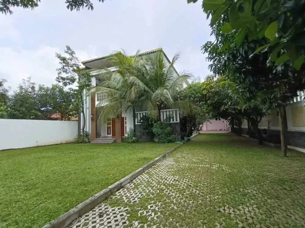 Rumah Mewah Luas Asri Ada Kolam Renang Furnished Siap Huni