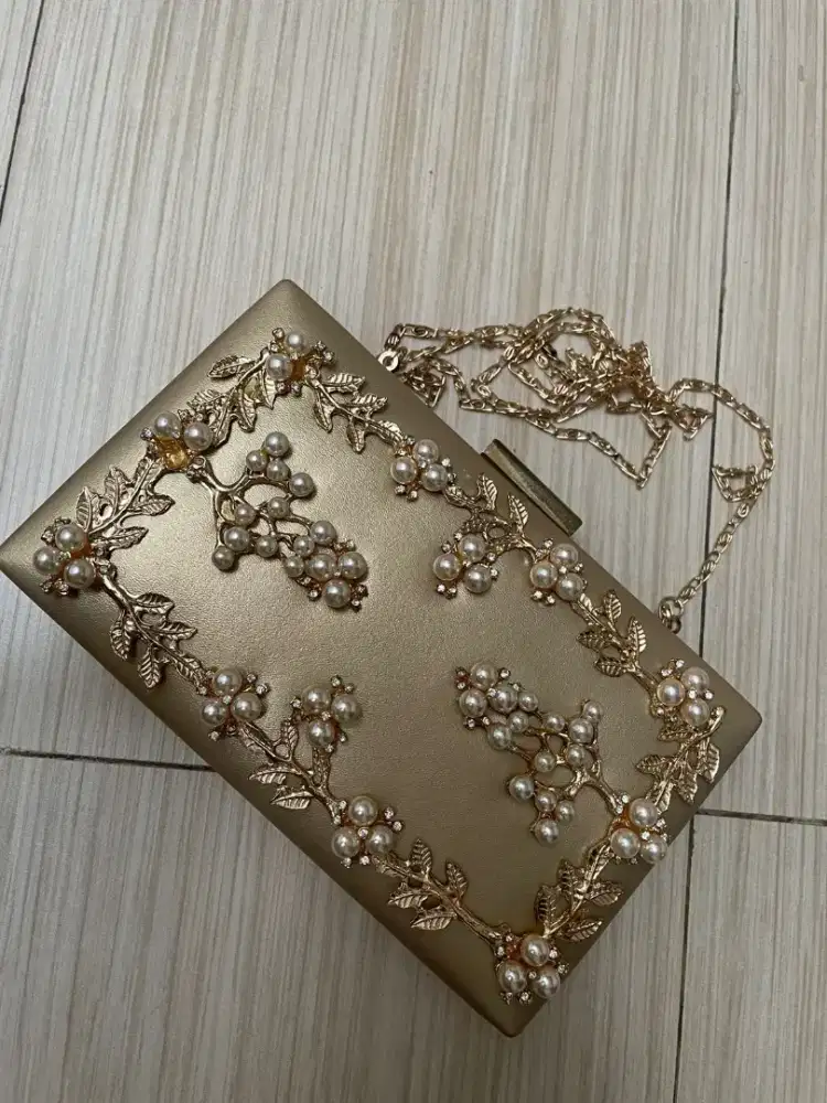 Tas pesta dengan tali sling