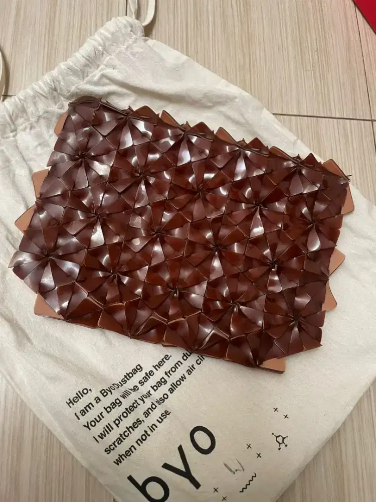 Byo warrior clutch in brown tas pesta