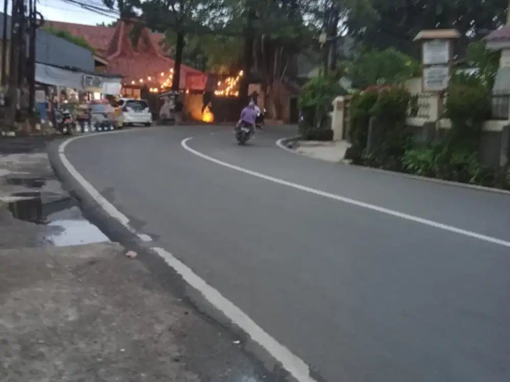 jual rumah pinggir jalan raya Jagakarsa cocok untuk usaha