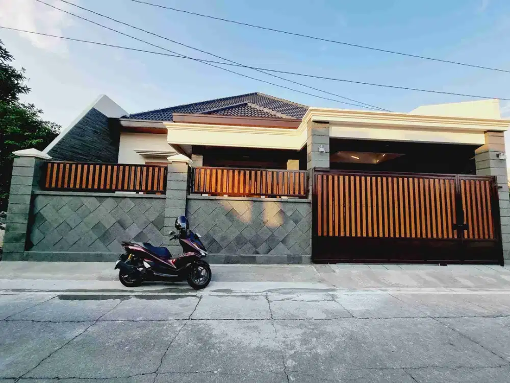 Rumah Mewah Luas 280m² Gress Garasi 4 Mobil Finishing Solo Kota