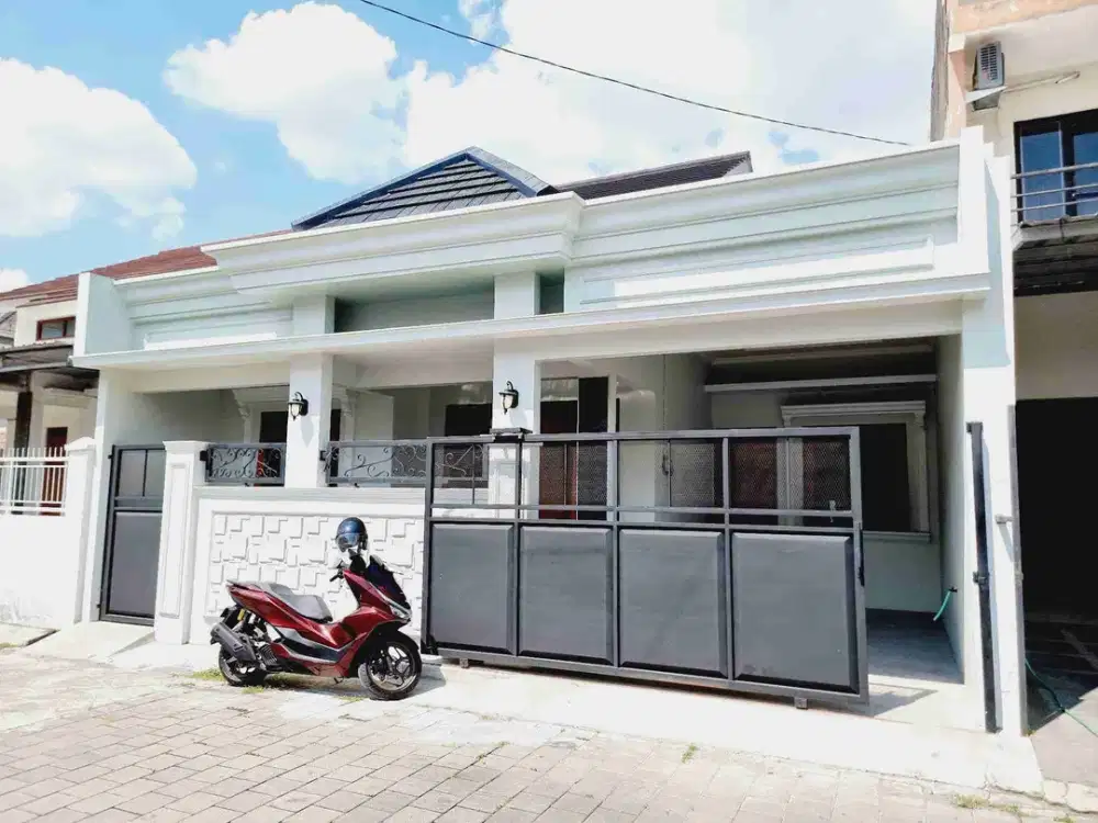 Rumah cantik semi klasik modern di Cluster One gate Gentan