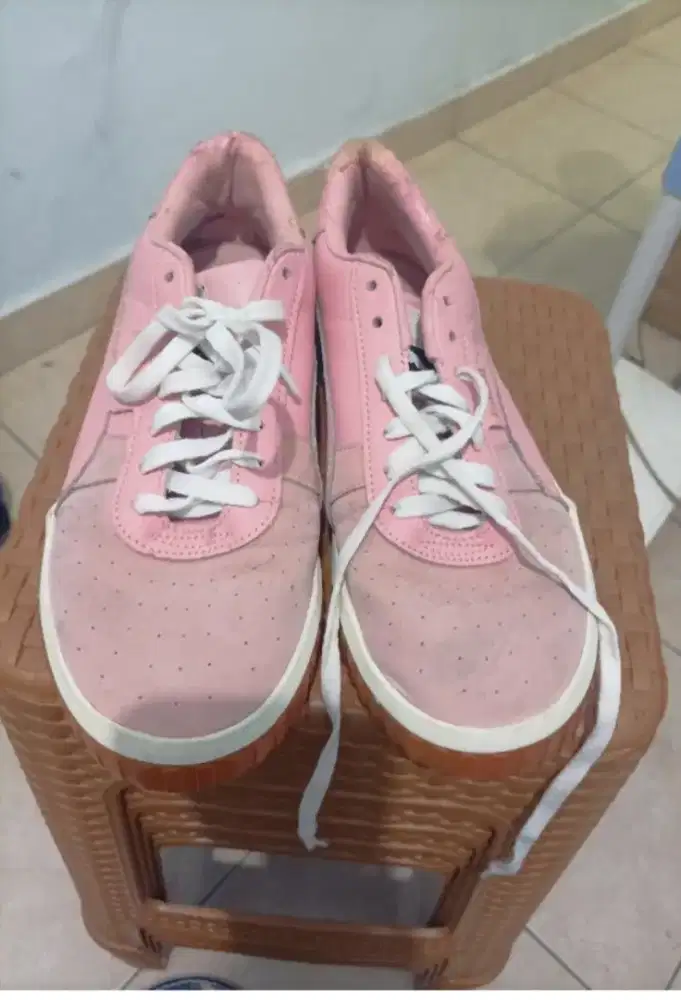 Sepatu puma pink