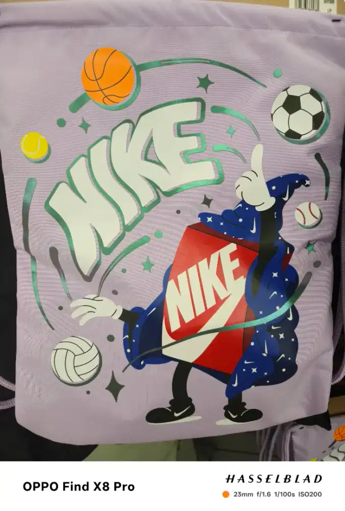 Tas serut merk Nike