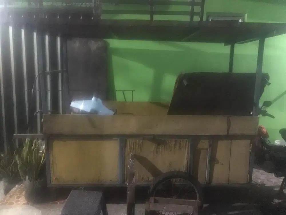 Gerobak bekas angkringan