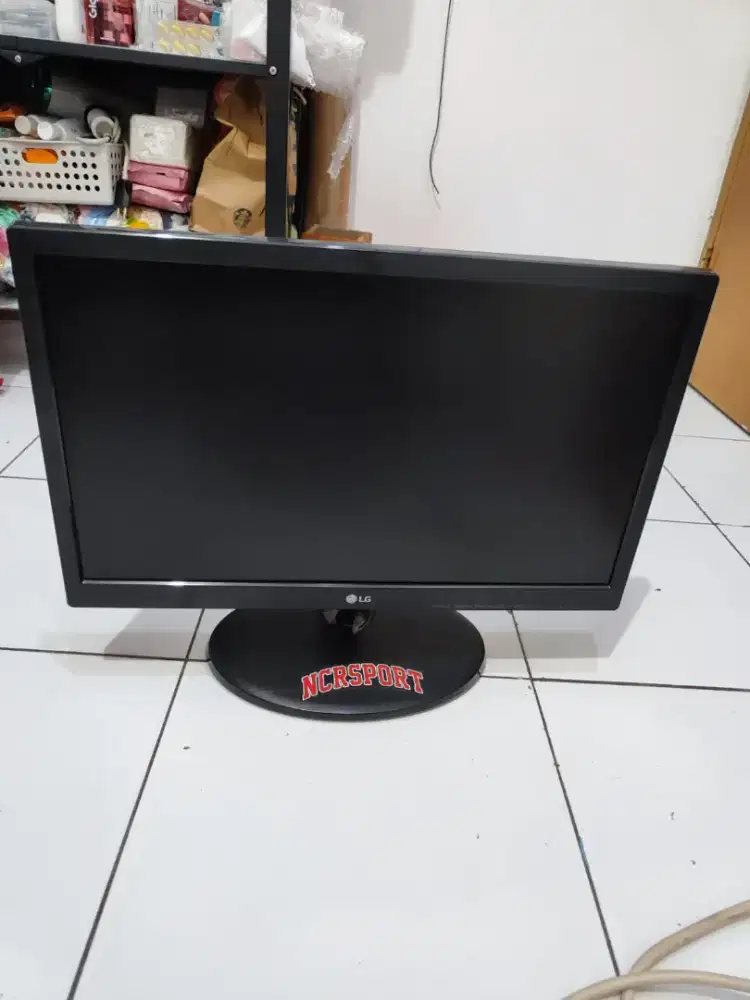 JUAL CEPAT 2 MONITOR LG 18,5 inch