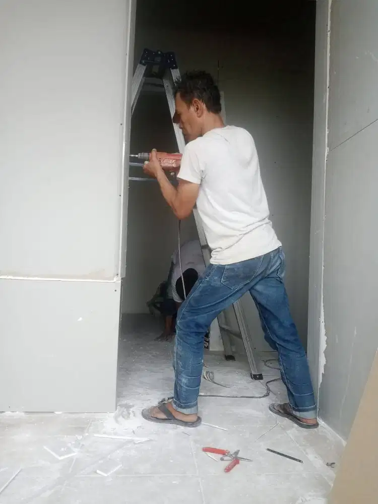 Ahlinya Pasang Plafon - Partisi Gypsum / PVC + KACA + Kusen Aluminium