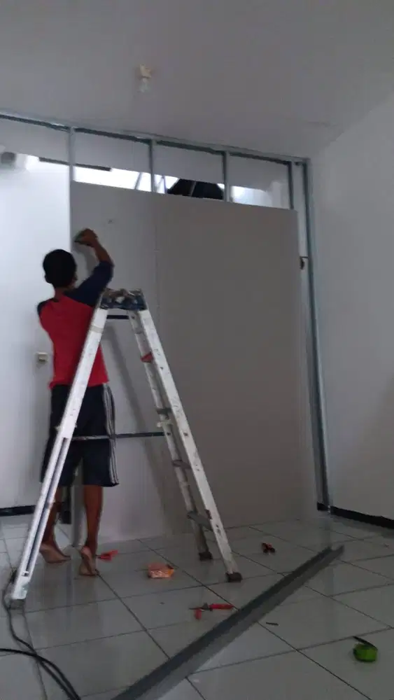 Ahlinya Pasang Plafon - Partisi Gypsum / PVC + KACA + Kusen Aluminium