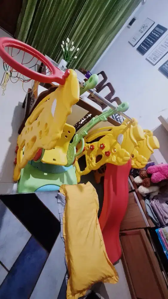 Perosotan anak dan ayunan anak sangat kokoh bahan sangat tebal