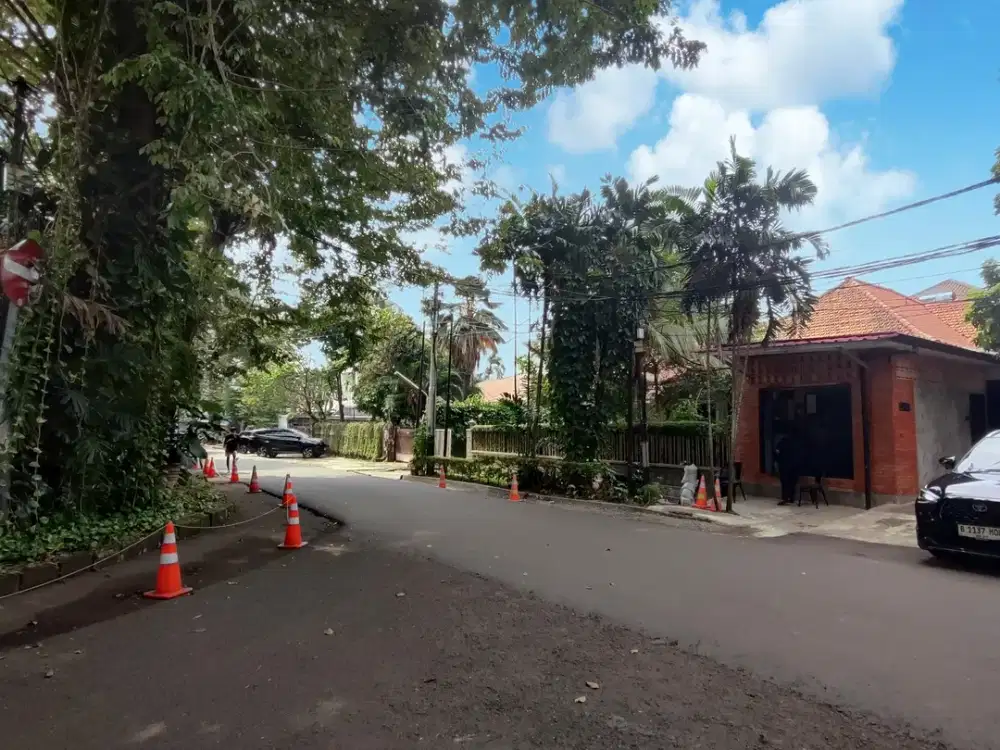 DIJUAL RUMAH JL. WIJAYA KEBAYORAN BARU HARGA MENARIK COCOK INVESTASI