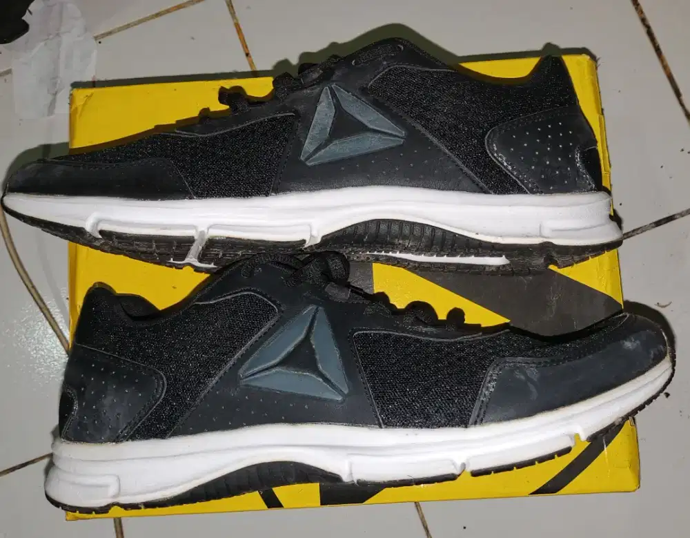 100% ori sneakers sepatu rebook