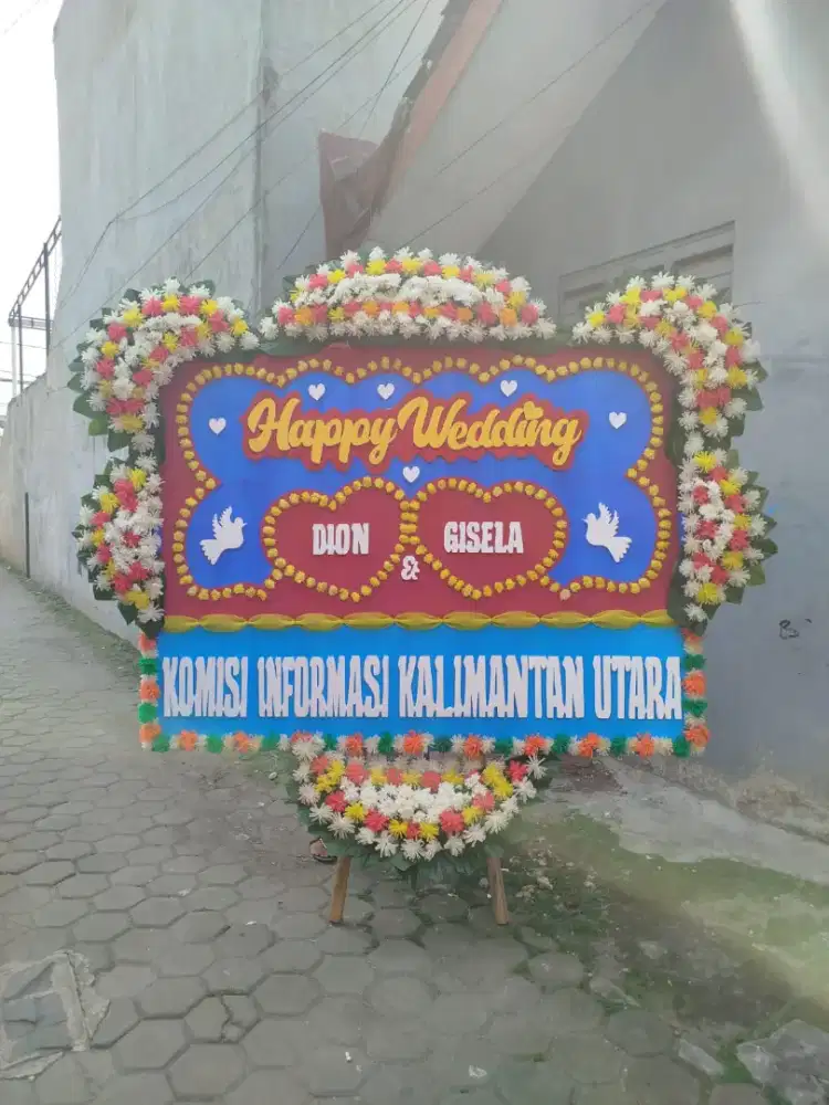 Sedia bunga papan Happy Wedding pengiriman Jabodetabek 24 jam