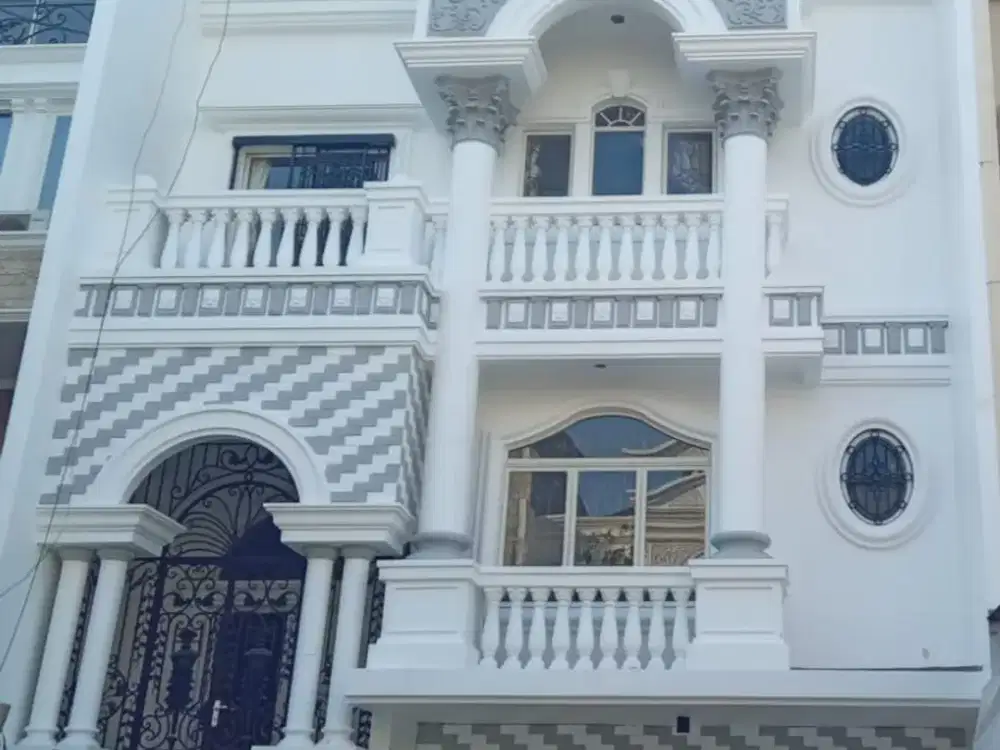 Disewakan Rumah PIK luas 160m 2,5lt 4+1kamar furnish MURAH