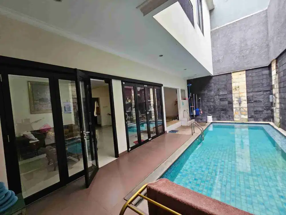 rumah Citra Gran Cibubur ada kolam renang luas tanah besar