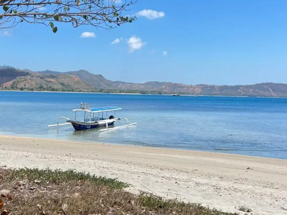 Tanah premium pinggir pantai pasir putih di sekotong