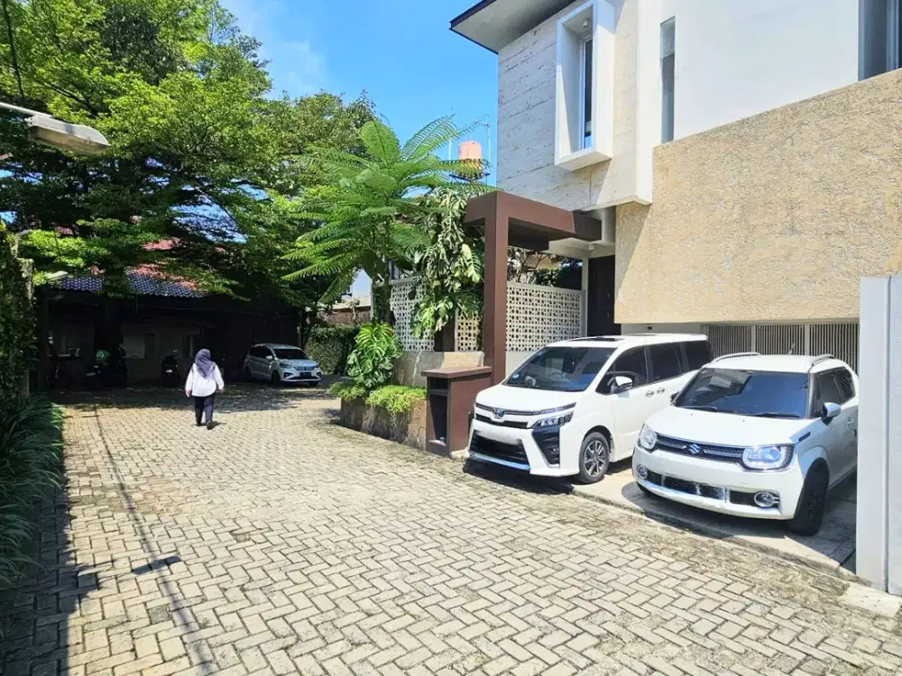 NEGO. Terawat, Cluster. Rumah Cilandak Dijual. Akses Jalan utama