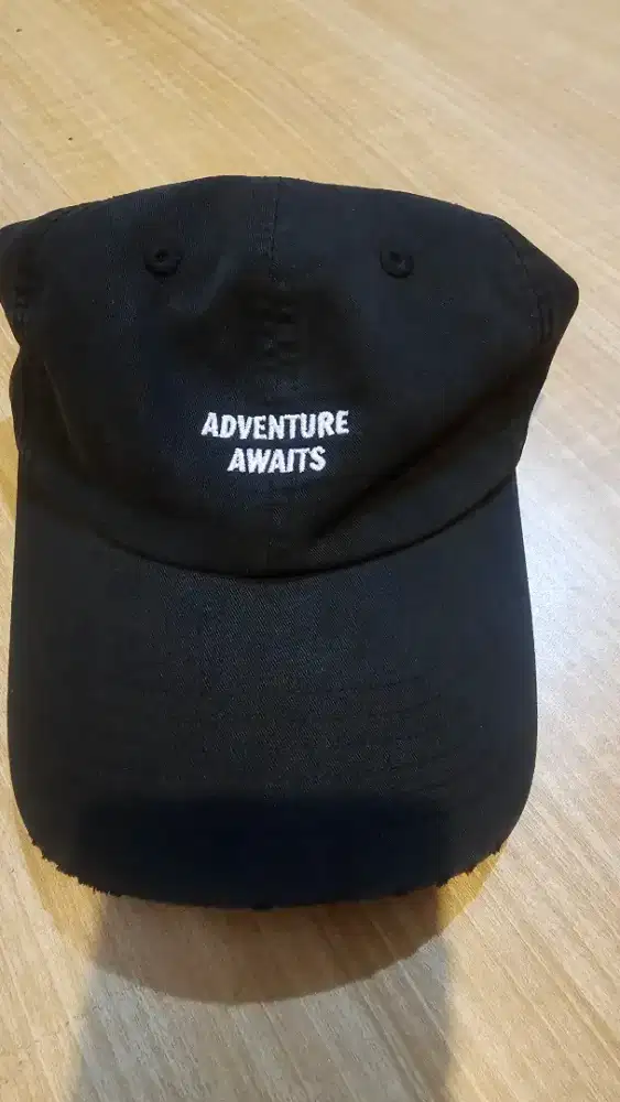 Topi Baru Dylee & Lylee Adventure Awaits – Stylish & Nyaman