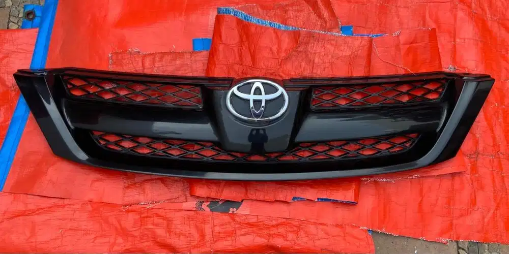 Grill depan Original Toyota