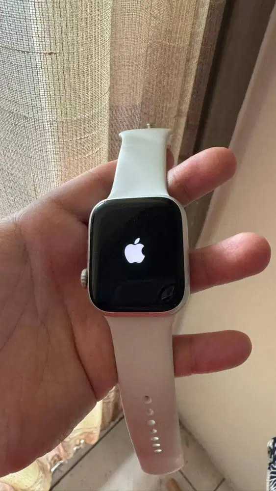 Apple Watch Series 8 45mm Silver Kondisi Mantap + BONUS 6 Strap