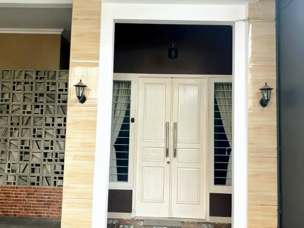 Rumah cantik bebas banjir  siap huni di cluster Lebak bulus