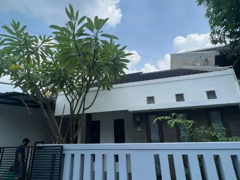 Rumah cantik nyaman di komplek Area Ciputat