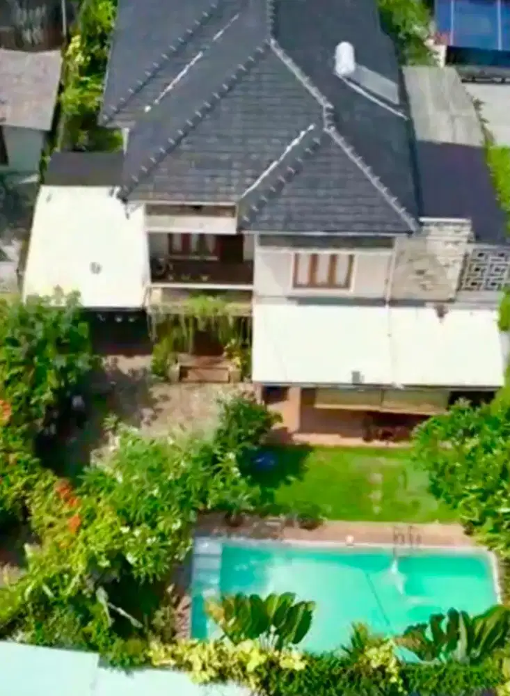 Dijual rumah Tropicana dengan kolam renang di lebak bulus siap huni