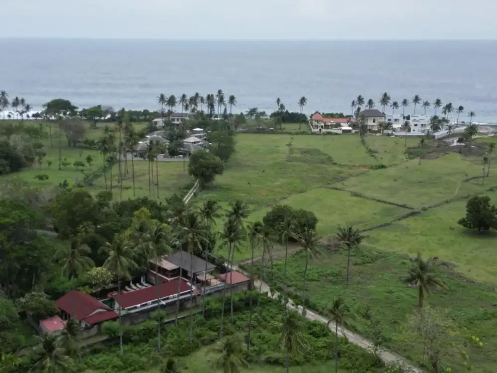 Tanah dekat pantai Stangi cocok untuk villa