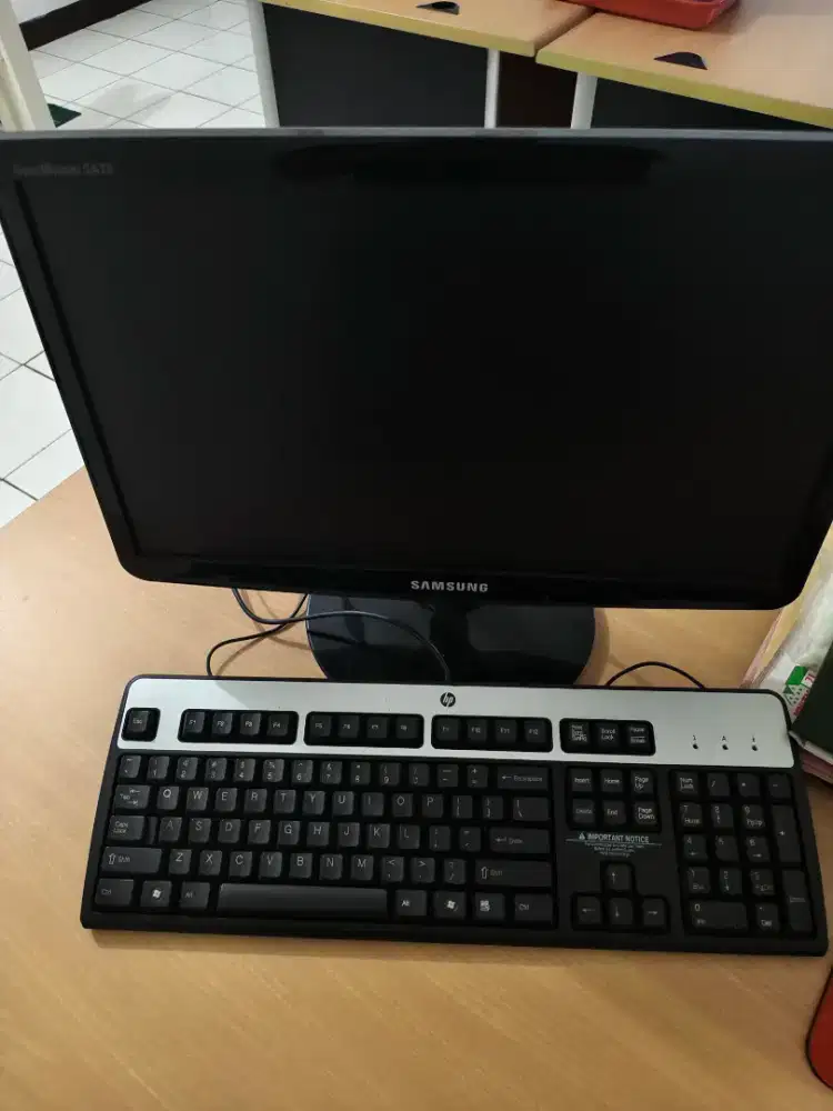 Dijual komputer pc plus monitor bekas kantor
