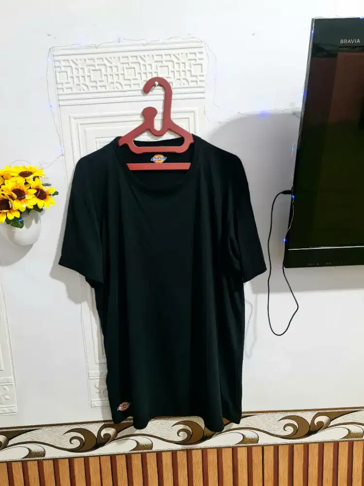 Kaos Dickies Bahan super lembut, adem dan ngaret.