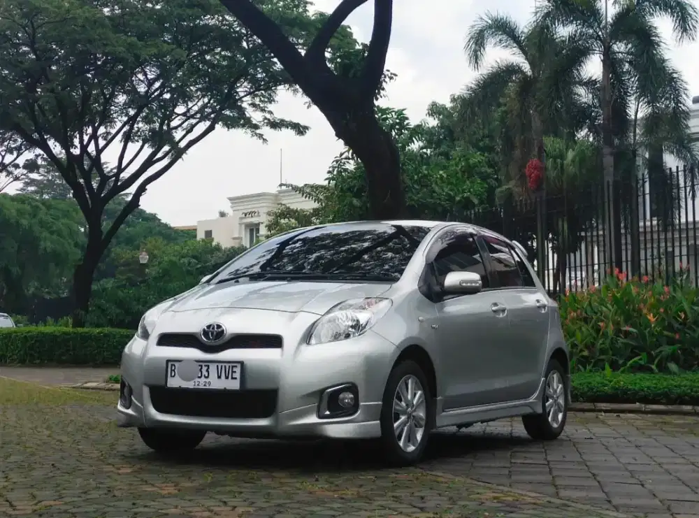 Yaris E matic at 2012 murah dp 15 juta jarang ada