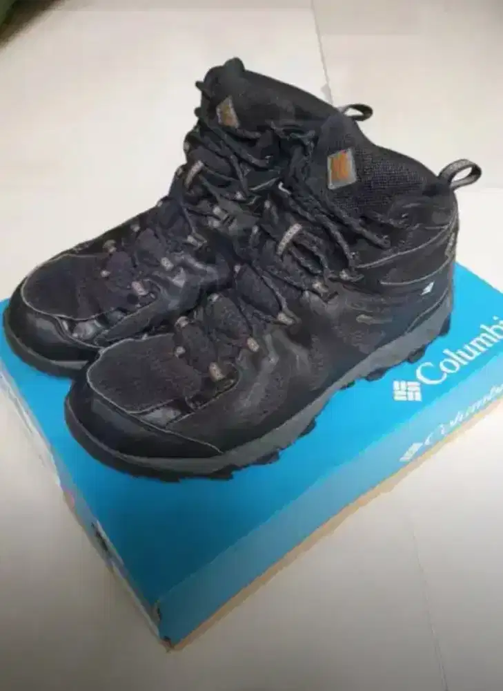 Sepatu Columbia size 42